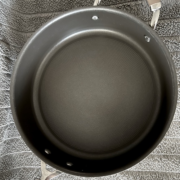 CIRCULON Premier Professional 5qt. Sauté Pan - Picture 2 of 9